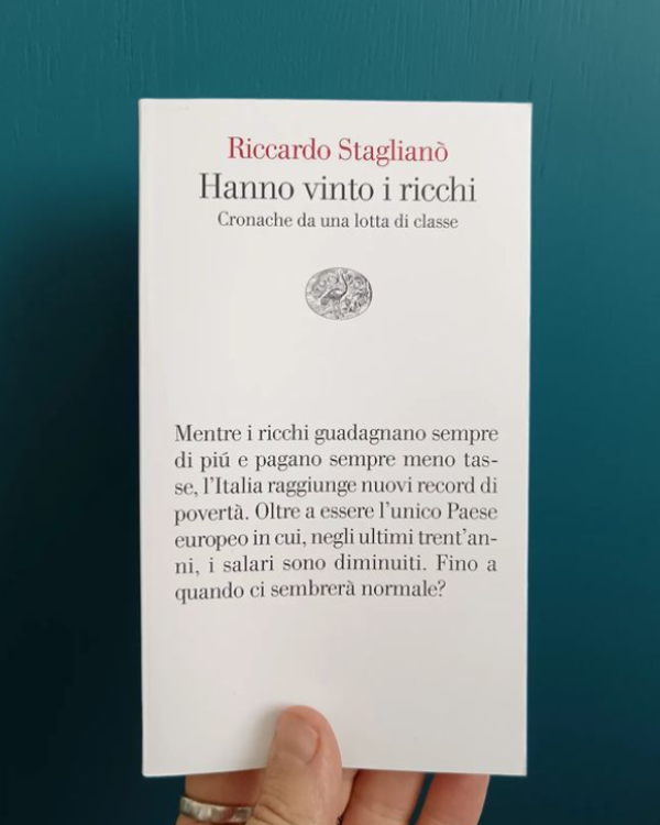 Copertina del saggio "Hanno vinto i ricchi" di Riccardo Staglianò